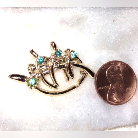 Vintage Wishbone Brooch w/ Aquamarine Rhinestones - Picture 5 of 6